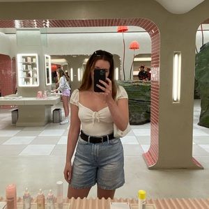 Meet your Posher, Olivia